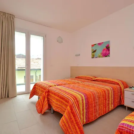 Comfortable Vacation Retreat With Balcony アパート *