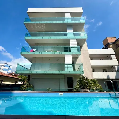 Comfortable Vacation Retreat With Balcony * リニャーノ・サッビアドーロ