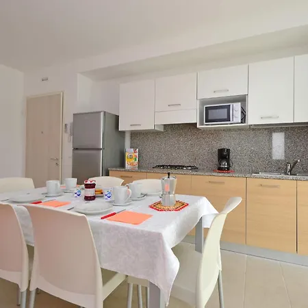 Апартаменты Comfortable Vacation Retreat With Balcony