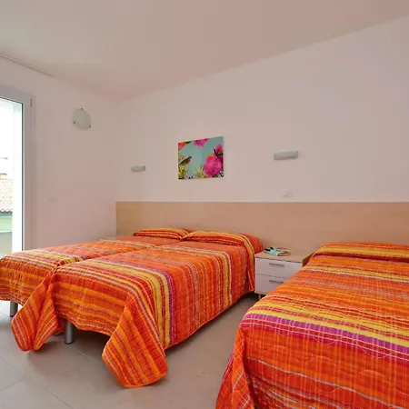 Comfortable Vacation Retreat With Balcony Линьяно-Саббьядоро