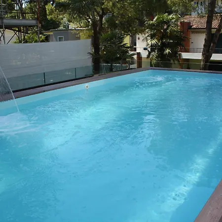 Comfortable Vacation Retreat With Balcony Линьяно-Саббьядоро